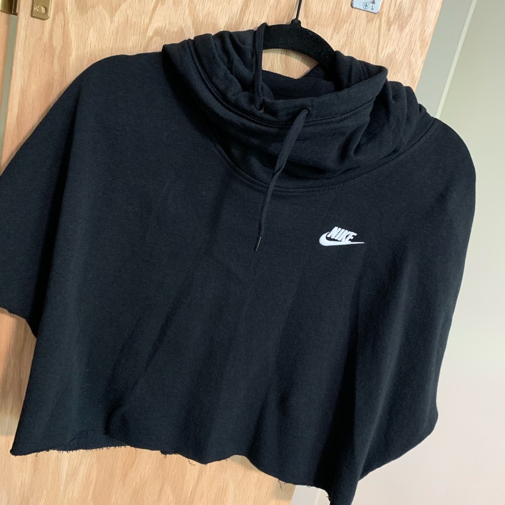 Super cute cropped short sleeve Nike hoodie